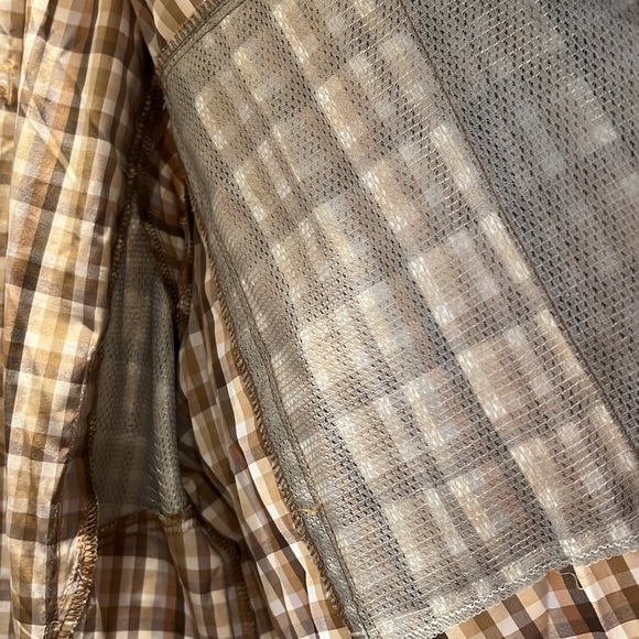 Columbia short sleeve shirt with sun protection in back vents - Picture 10 of 14